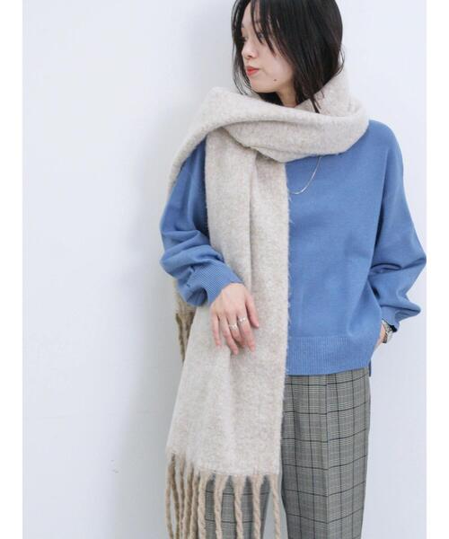 Samansa Mos2 blue（サマンサモスモスブルー）の「ボリュームフリンジマフラー（ストール/ショール・レディース・チャコールグレー/カーキ/キナリ・F）」の2枚目の写真