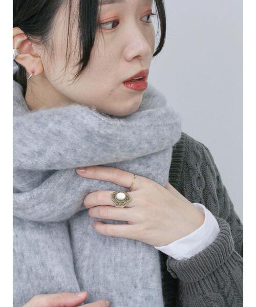 Samansa Mos2 blue（サマンサモスモスブルー）の「ボリュームフリンジマフラー（ストール/ショール・レディース・チャコールグレー/カーキ/キナリ・F）」の4枚目の写真