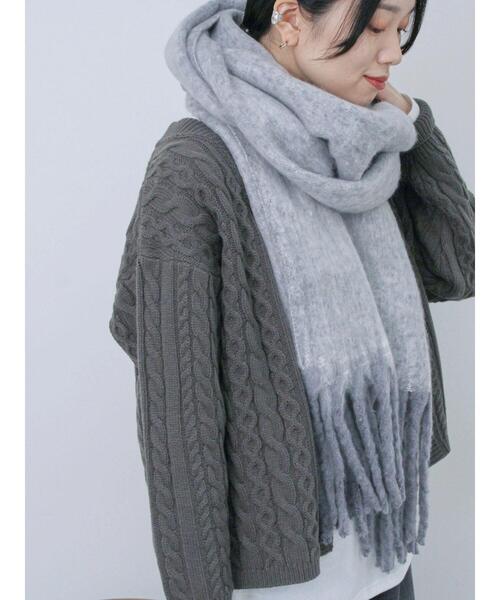 Samansa Mos2 blue（サマンサモスモスブルー）の「ボリュームフリンジマフラー（ストール/ショール・レディース・チャコールグレー/カーキ/キナリ・F）」の5枚目の写真
