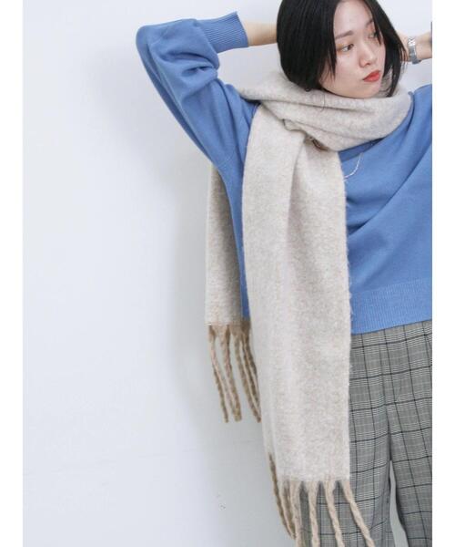Samansa Mos2 blue（サマンサモスモスブルー）の「ボリュームフリンジマフラー（ストール/ショール・レディース・チャコールグレー/カーキ/キナリ・F）」の13枚目の写真