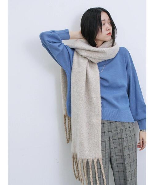 Samansa Mos2 blue（サマンサモスモスブルー）の「ボリュームフリンジマフラー（ストール/ショール・レディース・チャコールグレー/カーキ/キナリ・F）」の16枚目の写真