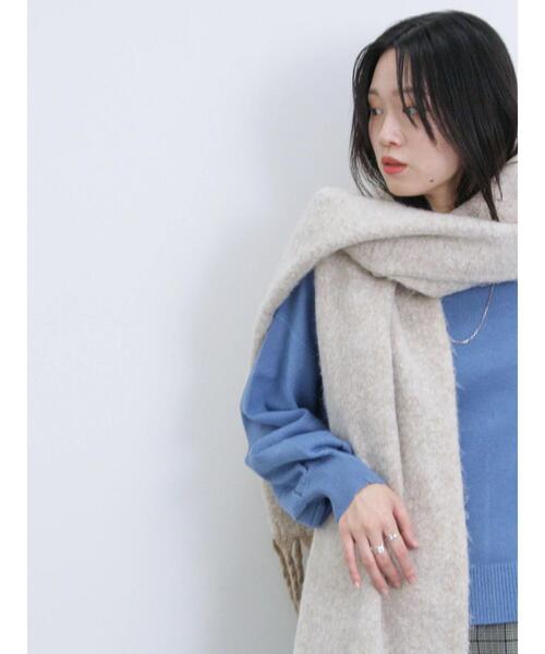 Samansa Mos2 blue（サマンサモスモスブルー）の「ボリュームフリンジマフラー（ストール/ショール・レディース・チャコールグレー/カーキ/キナリ・F）」の17枚目の写真