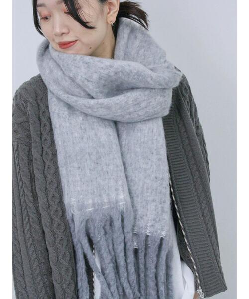 Samansa Mos2 blue（サマンサモスモスブルー）の「ボリュームフリンジマフラー（ストール/ショール・レディース・チャコールグレー/カーキ/キナリ・F）」の21枚目の写真