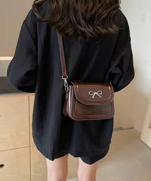 pumpkin port（パンプキンポート）の「リボンポイントミニショルダーバッグ（ショルダーバッグ・レディース・ブラック/アイボリー/レッド/ブラウン/キャメル/ベージュ/ブルー・FREE）」の3枚目の写真