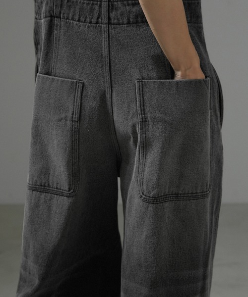 SALON adam et rope'（サロン アダム エ ロペ）の「【WEB限定】デニムサロペット 2（サロペット/オーバーオール・レディース・サックスブルー/チャコールグレー/オフホワイト・M/S）」の4枚目の写真