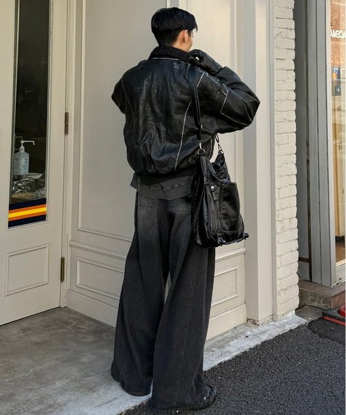 Chikashitsu +（チカシツプラス）の「【Chikashitsu +】antique like eco leather tote bag / 【チカシツプラス】アンティーク風2wayショルダーバッグ（ショルダーバッグ・メンズ・ブラック・ONE SIZE）」の13枚目の写真