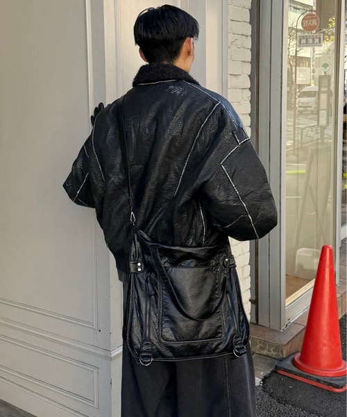 Chikashitsu +（チカシツプラス）の「【Chikashitsu +】antique like eco leather tote bag / 【チカシツプラス】アンティーク風2wayショルダーバッグ（ショルダーバッグ・メンズ・ブラック・ONE SIZE）」の22枚目の写真