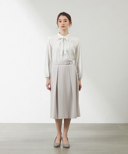 amaca（アマカ）の「トリアセテートコンパクトAラインスカート（スカート・レディース・ベージュ/ダークネイビー・38/36）」の5枚目の写真