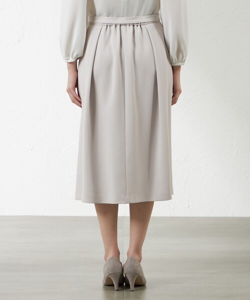 amaca（アマカ）の「トリアセテートコンパクトAラインスカート（スカート・レディース・ベージュ/ダークネイビー・38/36）」の9枚目の写真