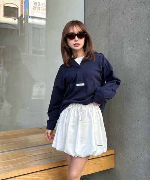 RAY CASSIN(レイカズン)の「スキッパーフードスウェット(スウェット・レディース・グレー/ホワイト/ネイビー・FREE)」の3枚目の写真