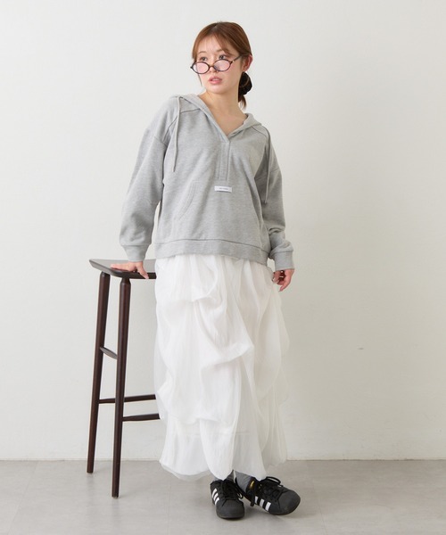 RAY CASSIN(レイカズン)の「スキッパーフードスウェット(スウェット・レディース・グレー/ホワイト/ネイビー・FREE)」の12枚目の写真