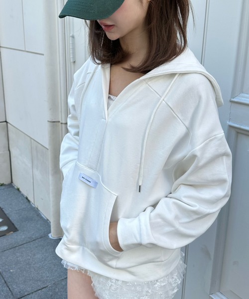 RAY CASSIN(レイカズン)の「スキッパーフードスウェット(スウェット・レディース・グレー/ホワイト/ネイビー・FREE)」の4枚目の写真