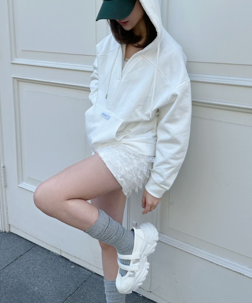 RAY CASSIN(レイカズン)の「スキッパーフードスウェット(スウェット・レディース・グレー/ホワイト/ネイビー・FREE)」の5枚目の写真