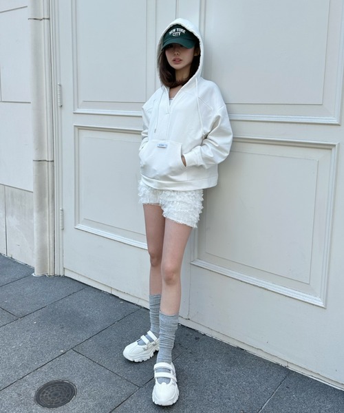 RAY CASSIN(レイカズン)の「スキッパーフードスウェット(スウェット・レディース・グレー/ホワイト/ネイビー・FREE)」の7枚目の写真