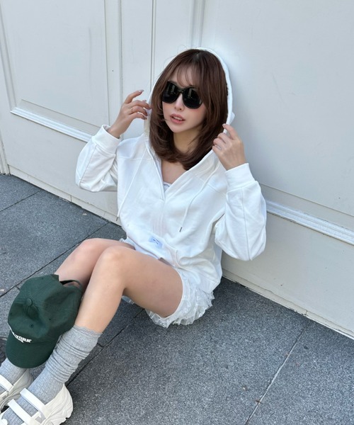 RAY CASSIN(レイカズン)の「スキッパーフードスウェット(スウェット・レディース・グレー/ホワイト/ネイビー・FREE)」の8枚目の写真