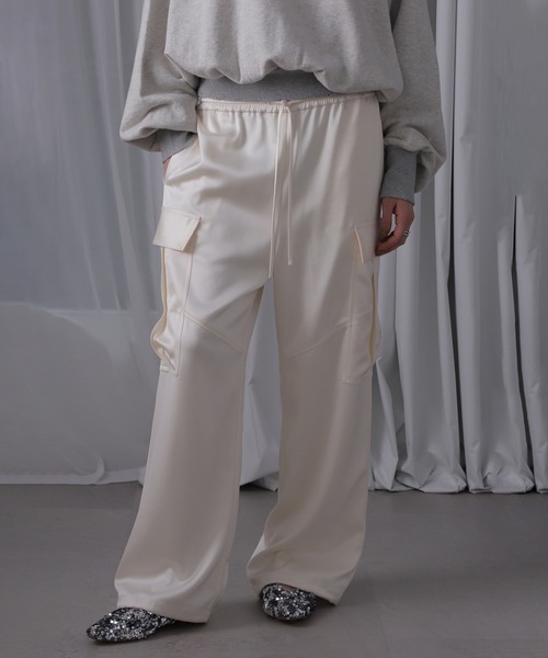 ROSE BUD（ローズバッド）の「(CREOLME)サテンカーゴパンツ（カーゴパンツ・レディース・ブラック/ホワイト・ONE SIZE）」の2枚目の写真
