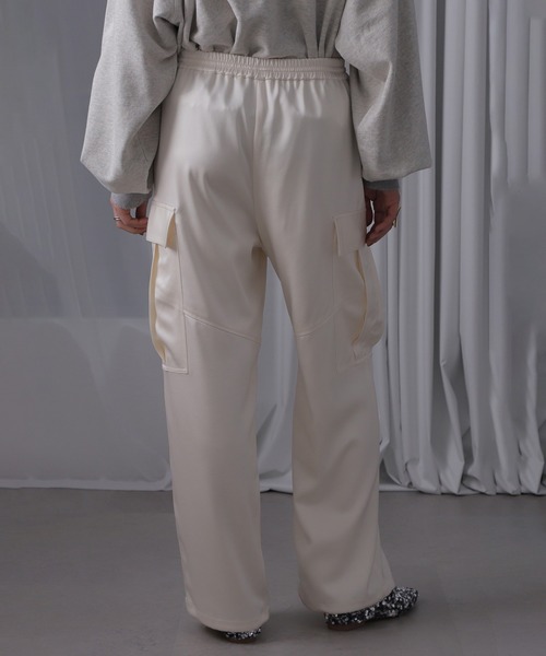 ROSE BUD（ローズバッド）の「(CREOLME)サテンカーゴパンツ（カーゴパンツ・レディース・ブラック/ホワイト・ONE SIZE）」の8枚目の写真