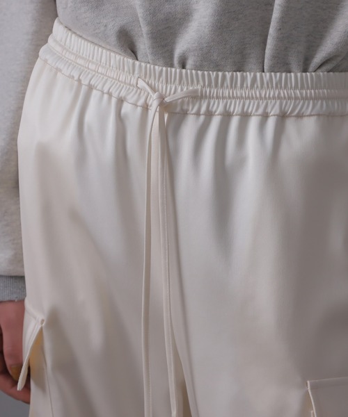 ROSE BUD（ローズバッド）の「(CREOLME)サテンカーゴパンツ（カーゴパンツ・レディース・ブラック/ホワイト・ONE SIZE）」の9枚目の写真