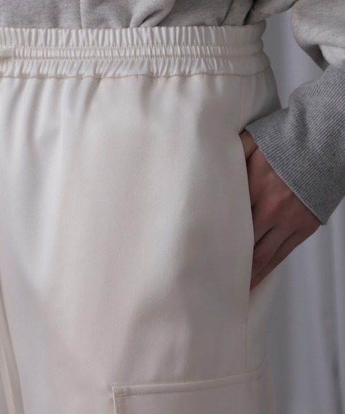 ROSE BUD（ローズバッド）の「(CREOLME)サテンカーゴパンツ（カーゴパンツ・レディース・ブラック/ホワイト・ONE SIZE）」の10枚目の写真