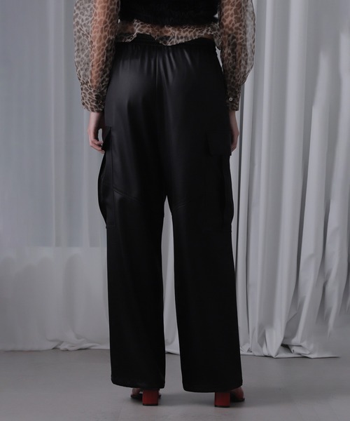 ROSE BUD（ローズバッド）の「(CREOLME)サテンカーゴパンツ（カーゴパンツ・レディース・ブラック/ホワイト・ONE SIZE）」の21枚目の写真