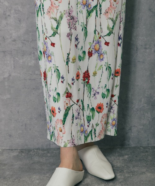 ANOTHER S(アナザーエス)の「花柄プリーツロングスカート(スカート・レディース・ブラック/オフホワイト・M)」の14枚目の写真