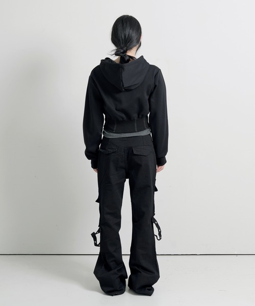 FOLLOWIN(フォロウィン)の「2WAYジップアップコルセットスリムクロップドフード付きスウェットパーカー(パーカー・レディース・ベージュ/ブラック/グレー・FREE)」の11枚目の写真