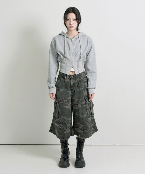 FOLLOWIN(フォロウィン)の「2WAYジップアップコルセットスリムクロップドフード付きスウェットパーカー(パーカー・レディース・ベージュ/ブラック/グレー・FREE)」の22枚目の写真