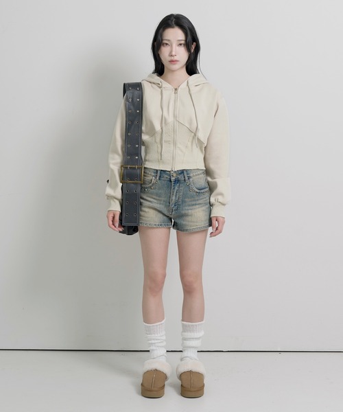 FOLLOWIN(フォロウィン)の「2WAYジップアップコルセットスリムクロップドフード付きスウェットパーカー(パーカー・レディース・ベージュ/ブラック/グレー・FREE)」の6枚目の写真