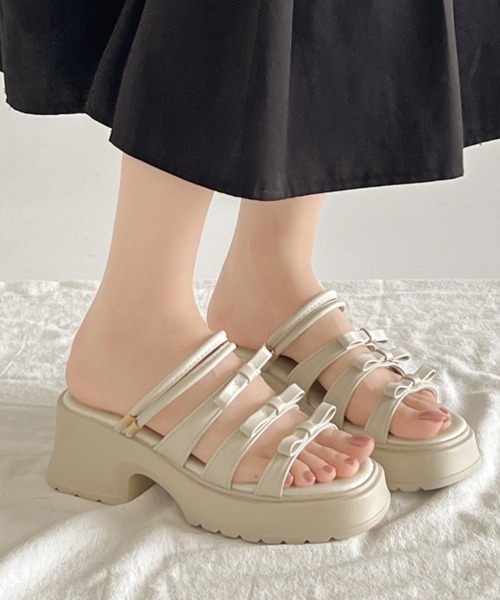 Shoes in Closet(シューズインクローゼット)の「軽量厚底 2WAY 3連リボン ストラップ ヒール サンダル 5992(サンダル・レディース・シルバー/ブラック/アイボリー・S/LL/L/M)」の16枚目の写真