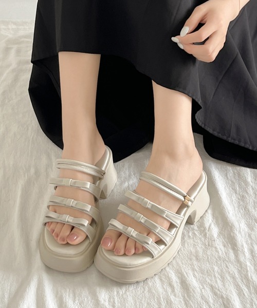 Shoes in Closet(シューズインクローゼット)の「軽量厚底 2WAY 3連リボン ストラップ ヒール サンダル 5992(サンダル・レディース・シルバー/ブラック/アイボリー・S/LL/L/M)」の15枚目の写真