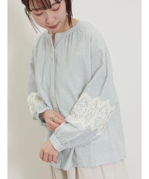 Samansa Mos2（サマンサ モスモス）の「バンドカラー比翼ブラウス（シャツ/ブラウス・レディース・サックスブルー/オフホワイト/チャコールグレー/ベージュ・F）」の4枚目の写真