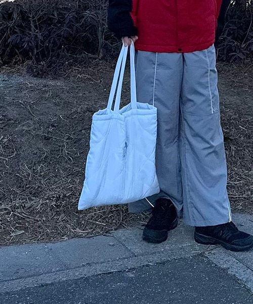 INTERPLAY(インタープレイ)の「【INTERPLAY x りょう】Unknown Quilted Tote Bag(UNISEX)(トートバッグ・メンズ・オレンジ/ライトグレー・FREE)」の3枚目の写真
