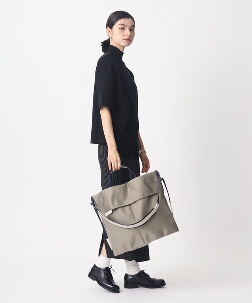 TOFF&LOADSTONE(トフアンドロードストーン)の「Air 2way shoulder(エア 2WAY ショルダー)L(ショルダーバッグ・レディース・ライトグレー系5/ブラック系6/ブラック/ピンク系その他・00)」の16枚目の写真