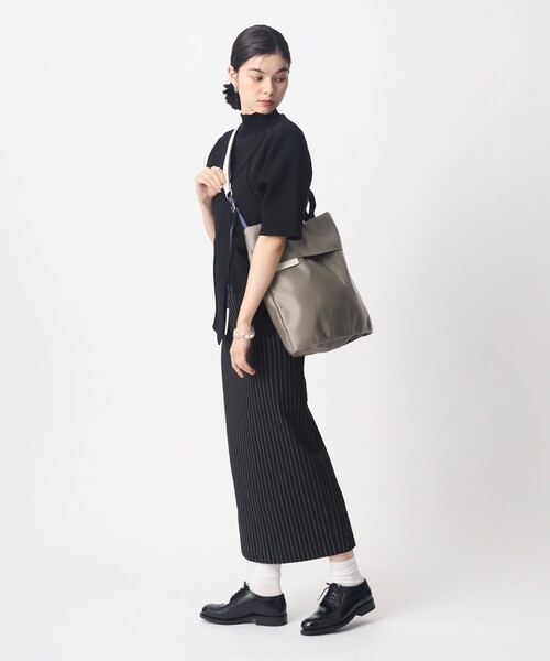 TOFF&LOADSTONE(トフアンドロードストーン)の「Air 2way shoulder(エア 2WAY ショルダー)L(ショルダーバッグ・レディース・ライトグレー系5/ブラック系6/ブラック/ピンク系その他・00)」の17枚目の写真