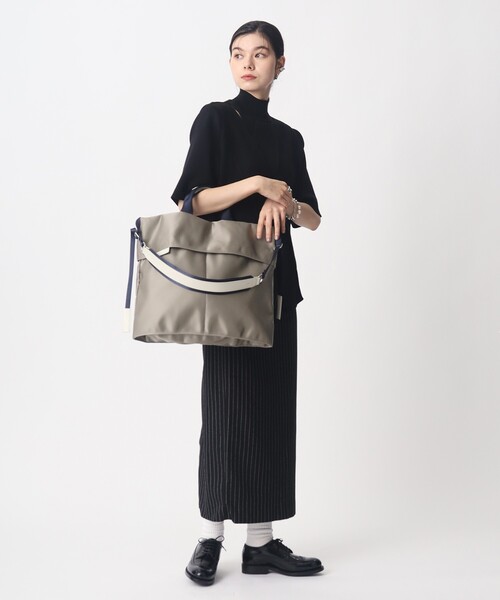 TOFF&LOADSTONE(トフアンドロードストーン)の「Air 2way shoulder(エア 2WAY ショルダー)L(ショルダーバッグ・レディース・ライトグレー系5/ブラック系6/ブラック/ピンク系その他・00)」の18枚目の写真