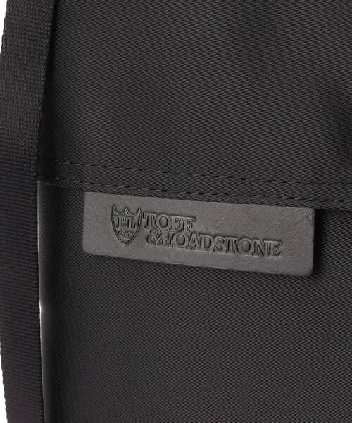 TOFF&LOADSTONE(トフアンドロードストーン)の「Air 2way shoulder(エア 2WAY ショルダー)L(ショルダーバッグ・レディース・ライトグレー系5/ブラック系6/ブラック/ピンク系その他・00)」の8枚目の写真