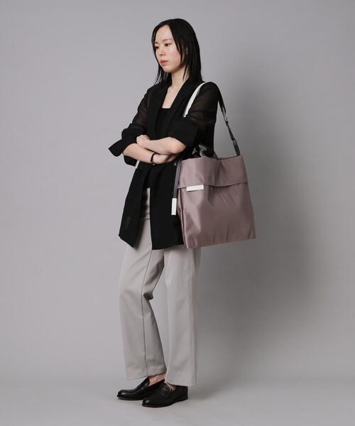 TOFF&LOADSTONE(トフアンドロードストーン)の「Air 2way shoulder(エア 2WAY ショルダー)L(ショルダーバッグ・レディース・ライトグレー系5/ブラック系6/ブラック/ピンク系その他/カーキ・00)」の22枚目の写真