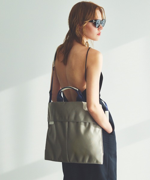 TOFF&LOADSTONE(トフアンドロードストーン)の「Air 2way shoulder(エア 2WAY ショルダー)L(ショルダーバッグ・レディース・ライトグレー系5/ブラック系6/ブラック/ピンク系その他・00)」の5枚目の写真