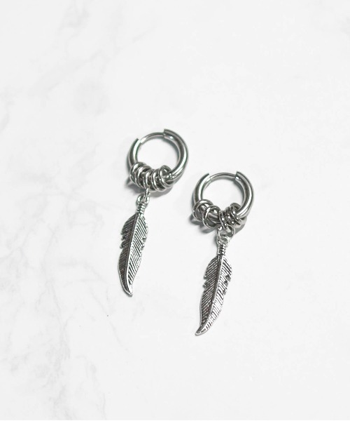 ANARKH(アナンケ)の「【RS】【ANARKH(アナンケ)】ステンレス 2wayフェザーフープピアス(ピアス(両耳用)・メンズ・シルバー・FREE)」の1枚目の写真
