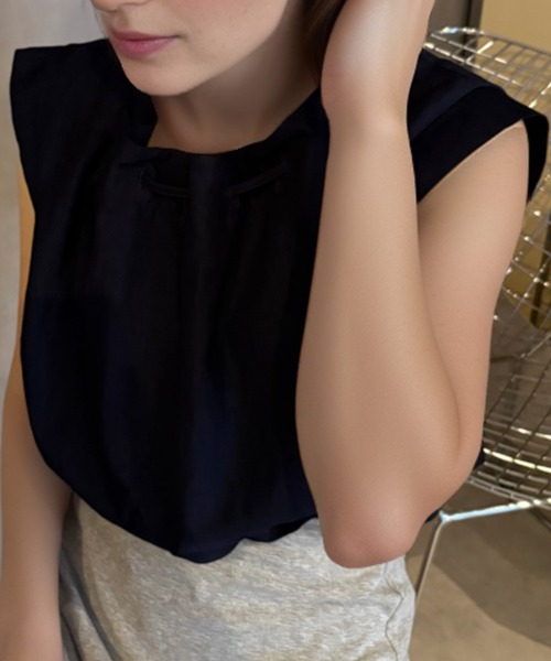 Girly Doll(ガーリードール)の「ギャザーノースリーブショートブラウス(シャツ/ブラウス・レディース・ブラック/ホワイト/ネイビー/ブラウン・S)」の10枚目の写真