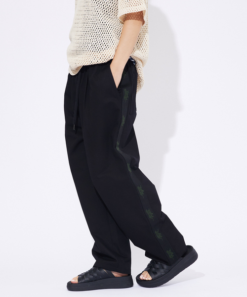 ABAHOUSE(アバハウス)の「【Revo./レボ】ワイドレッグ/タイガーテープライン/ツイルワークイージーパンツ/TH-3928(チノパンツ・メンズ・ブラック/ベージュ・M/L)」の1枚目の写真