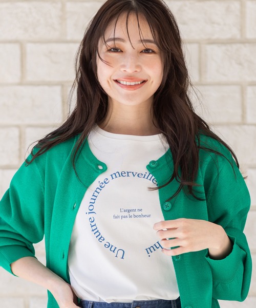 Petit Honfleur(プチオンフルール)の「2025年春夏【接触冷感・UVカット】オーガニックコットンフレンチスリーブロゴTシャツ(Tシャツ/カットソー・レディース・グリーン/レッド/ホワイト・M/L)」の1枚目の写真