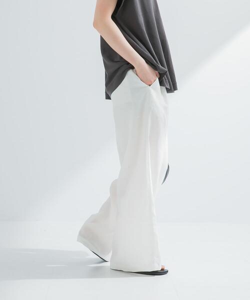 URBAN RESEARCH(アーバンリサーチ)の「『3サイズ展開』new basic リネンイージーワイドスラックス(その他パンツ・レディース・オフホワイト/ライトベージュ/ブラック・36/38/40)」の8枚目の写真
