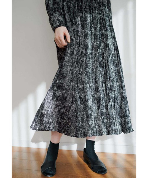 THREE FIFTY STANDARD(スリーフィフティースタンダード)の「THREE FIFTY STANDARD レオパード風ドット柄のプリーツ切り替えワンピース〈ブラック〉(ワンピース・レディース・ブラック系その他・M/L/LL/MP)」の8枚目の写真