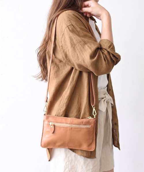 styiro(スタイロ)の「バッグinバッグにもなる牛革2wayショルダー/クラッチ(ショルダーバッグ・レディース・ターコイズブルー/シルバー/ネイビー/キャメル/レッド/ブラック/フューシャピンク・FREE)」の4枚目の写真