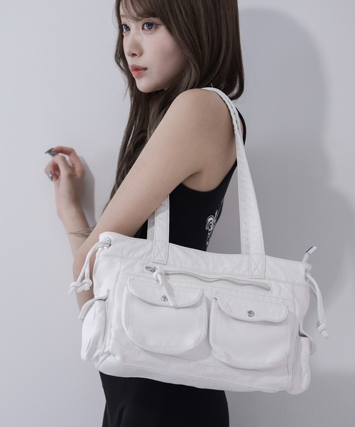 me+em select(ミームセレクト)の「【 3color 】アウトポケットジップアップエンボスヴィンテージハンドバッグ / out pocket zipup embossed vintage handbag ※※(ショルダーバッグ・レディース・ブラック系1/ホワイト/ブラック・FREE)」の9枚目の写真