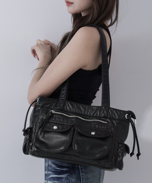 me+em select(ミームセレクト)の「【 3color 】アウトポケットジップアップエンボスヴィンテージハンドバッグ / out pocket zipup embossed vintage handbag ※※(ショルダーバッグ・レディース・ブラック系1/ホワイト/ブラック・FREE)」の17枚目の写真