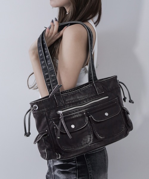 me+em select(ミームセレクト)の「【 3color 】アウトポケットジップアップエンボスヴィンテージハンドバッグ / out pocket zipup embossed vintage handbag ※※(ショルダーバッグ・レディース・ブラック系1/ホワイト/ブラック・FREE)」の11枚目の写真