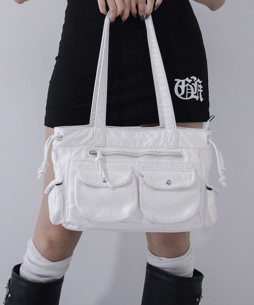 me+em select(ミームセレクト)の「【 3color 】アウトポケットジップアップエンボスヴィンテージハンドバッグ / out pocket zipup embossed vintage handbag ※※(ショルダーバッグ・レディース・ブラック系1/ホワイト/ブラック・FREE)」の7枚目の写真