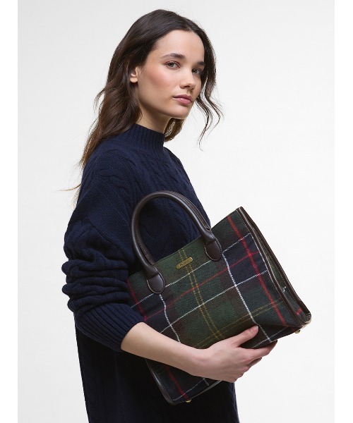 Barbour（バブアー）の「Barrhill タータンチェック トートバッグ（トートバッグ・レディース・オリーブ・ONE SIZE）」の2枚目の写真